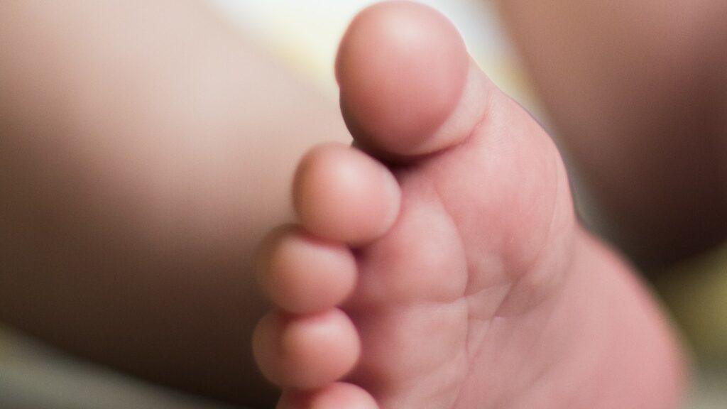 O que o bebê sente quando a mãe toma banho?
